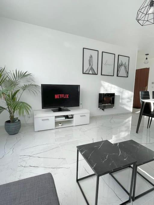 Grand F3 A 30Mn De Paris - Terrasse + Parking Prive Apartment Сент-Уан-л'Омон Екстериор снимка