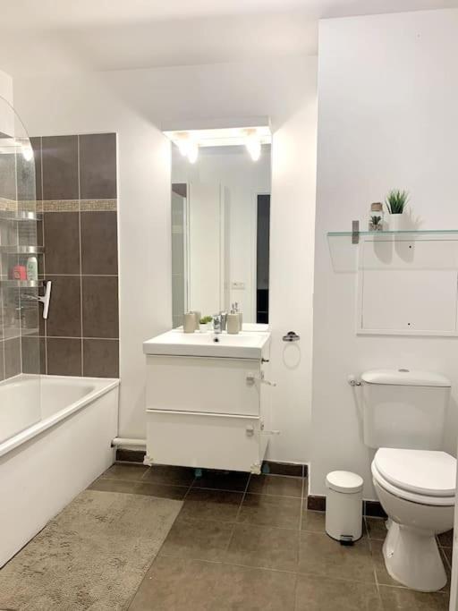 Grand F3 A 30Mn De Paris - Terrasse + Parking Prive Apartment Сент-Уан-л'Омон Екстериор снимка